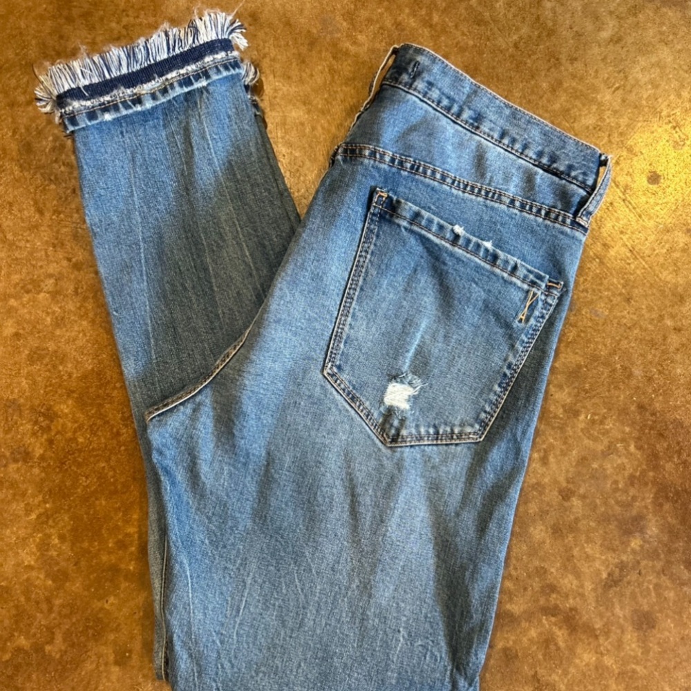Vintage America Vintage Taper Woman’s Distressed Jeans w Fringe Cuffs Size 6/28